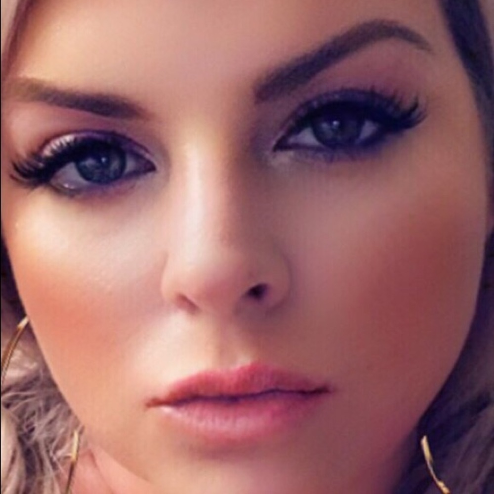 Meet your Posher, Carlee